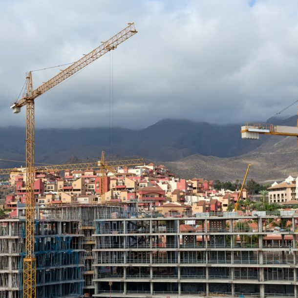 Construction with construction cranes